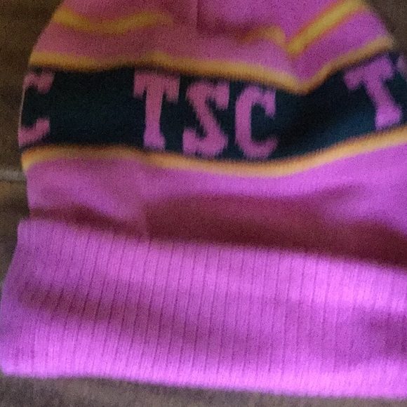 Tractor supply pink pom pom beanie stocking hat rodeo roper barrel horse barn - Picture 3 of 5